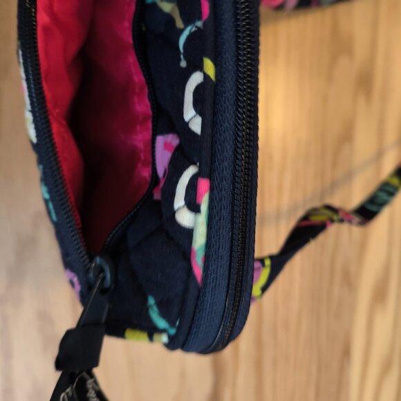 Vera Bradley Crossbody Bag In Cotton, Navy Floral, NWOT - Picture 5 of 11